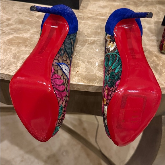 Christian Louboutin Vibrant Lace Peep-Toe Heels - Picture 4 of 5